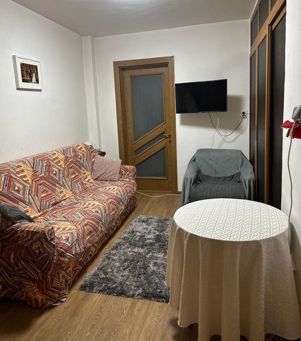 Ofer spre închiriere apartament cu 2 camere