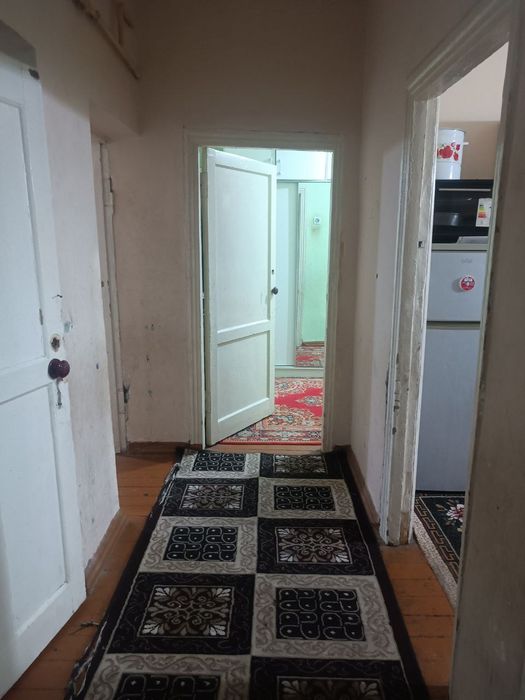 Продайотса 3 комнатная квартира в Мирабатском районе