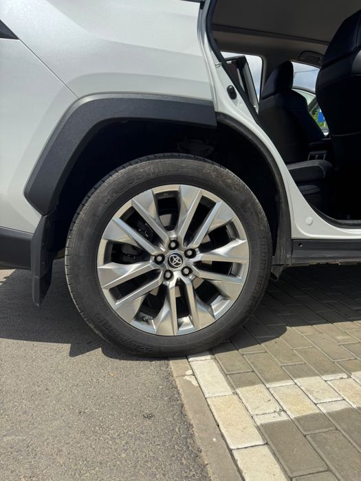 TOYOTA RAV4 2021 — imagine 3
