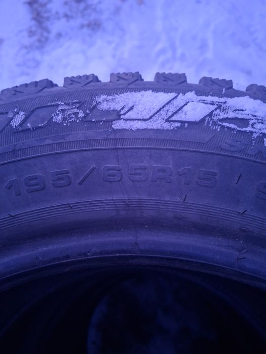 Зимние шины в размере 195/65/15
