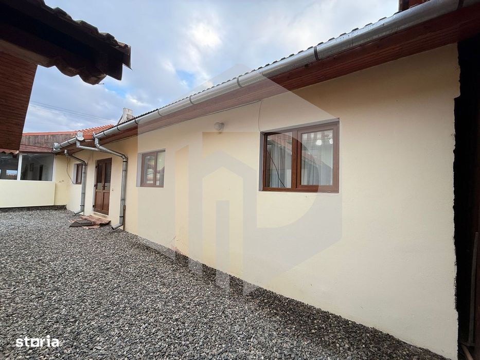 Casa individuala } Orlat | 250 mp Teren | Terasa inchisa