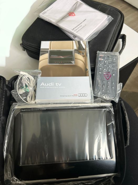 Тв Монитори за задни седалки чисто нови пълен комплект