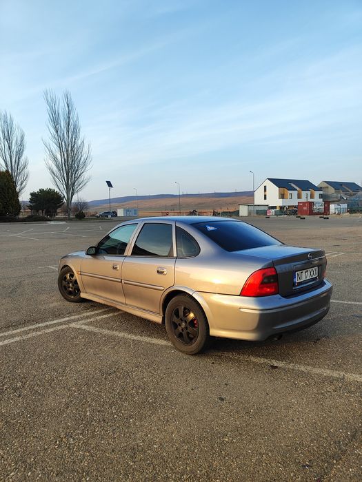 Vând Opel Vectra B