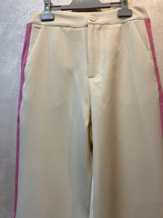 Costum nou fara eticheta