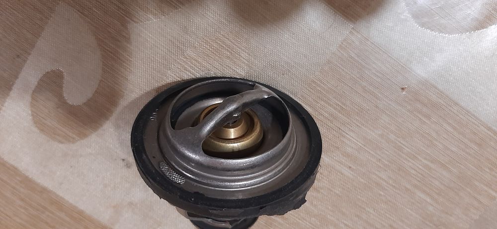 ПОДАРЯВАМ/продавам части за Пежо 307