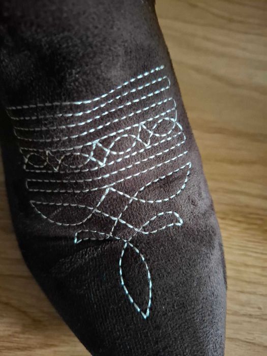 Cizme maro cu broderie