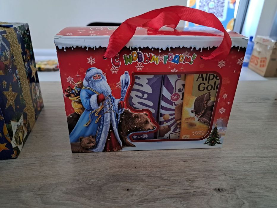 Продается новогодние подарочные упаковки