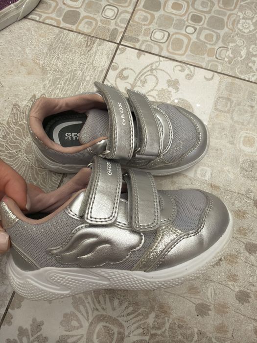 Детская обувь разная