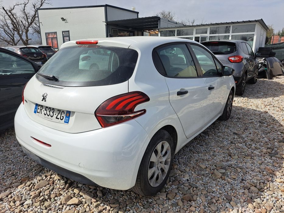 Пежо 208   1.6 HDI  2016г