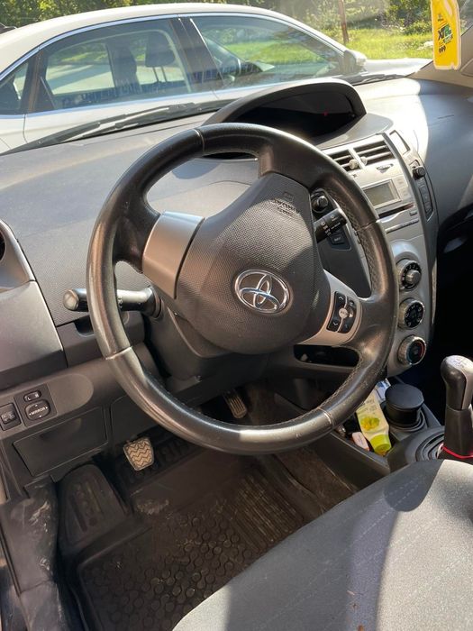 Кола Toyota Yaris