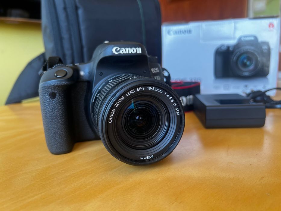 Фотоапарат Canon EOS 77D с обектив 18-55mm | кутия | зарядно | чанта