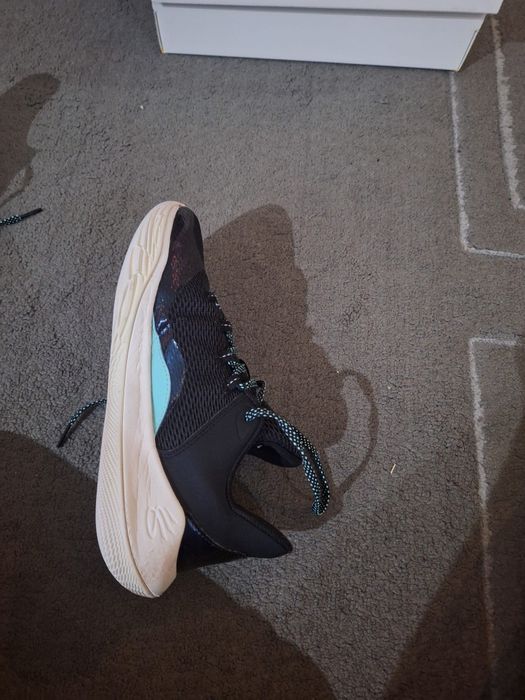 Pantofi baschet Curry 11