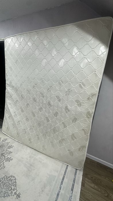 Продам матрас 1,8*2м,