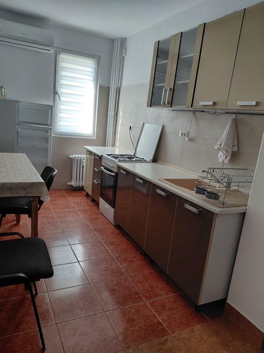 Inchiriez apartamen 2 camere