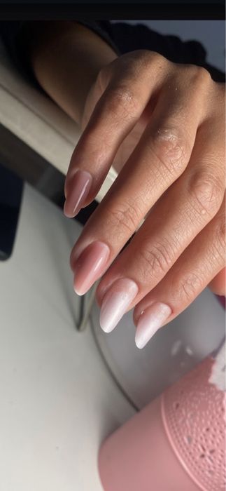 Unghi cu gel va astept fetelor