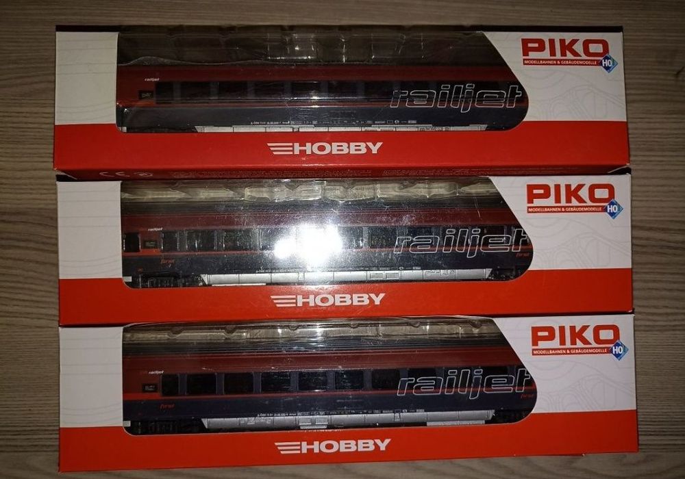 Piko vagoane de călători scara H0 railjet
Roti metalice izolate 
Preț