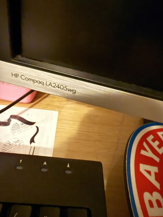 Настолен компютър HP 280 G1, монитор HP Compaq LA2405wg