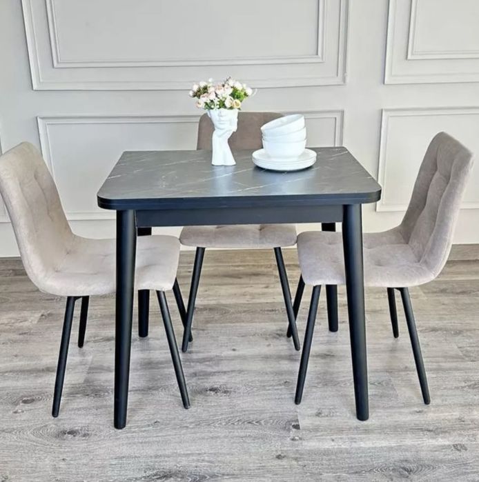 Продам стол чёрный.