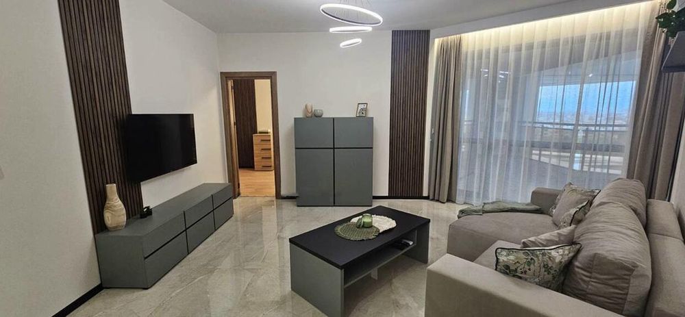 Дава се под наем Двустаен апартамент в Пловдив, Младежки Хълм - 80 кв.м за 750 € - Снимка #1