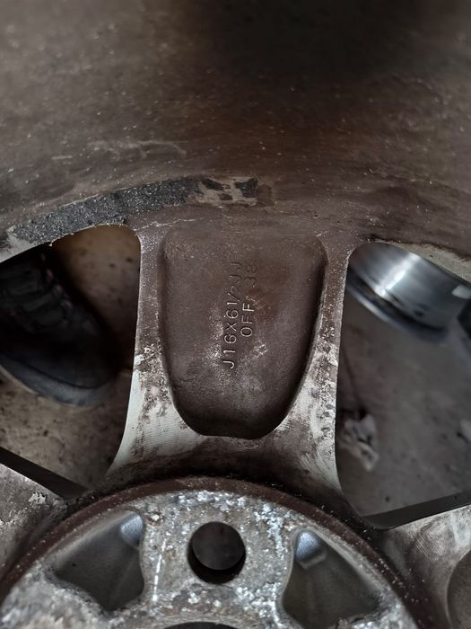 Продам оригинальные диски R16 5/114.3