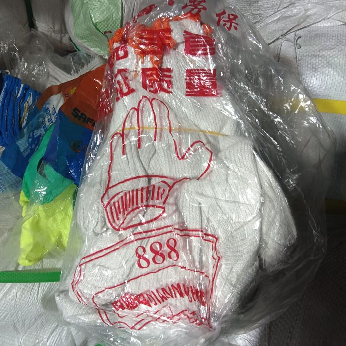 Перчатки рабочие в разных