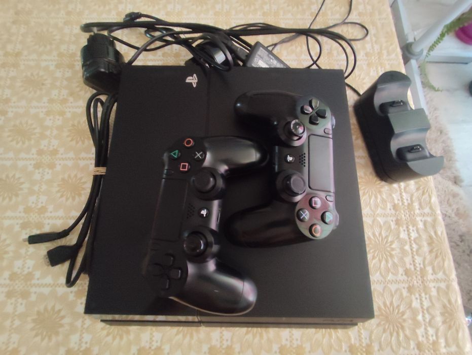 Продавам PlayStation 4 Slim - 500GB
