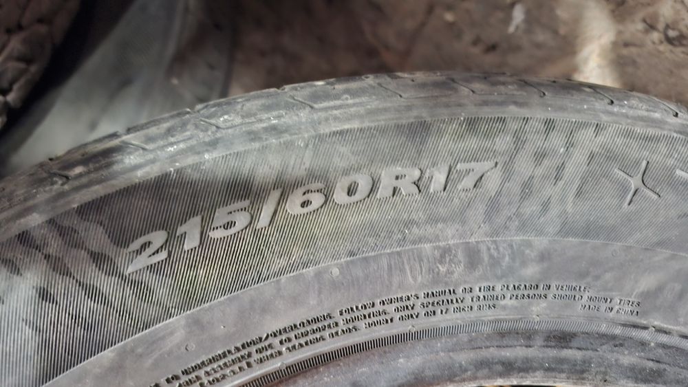 Продам резину 215/60/17