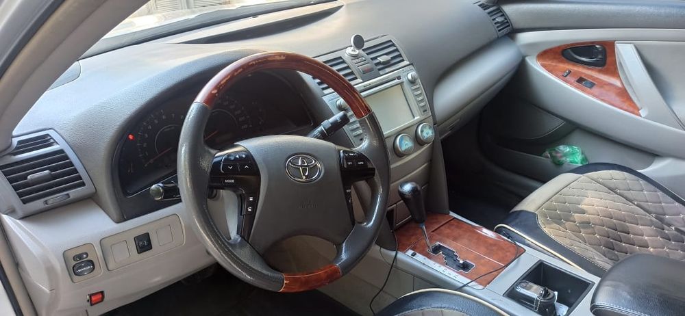 Тойота камри   40.          .