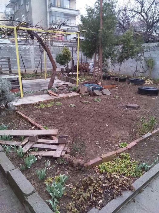 Продавам етаж от къща в Асеновград!