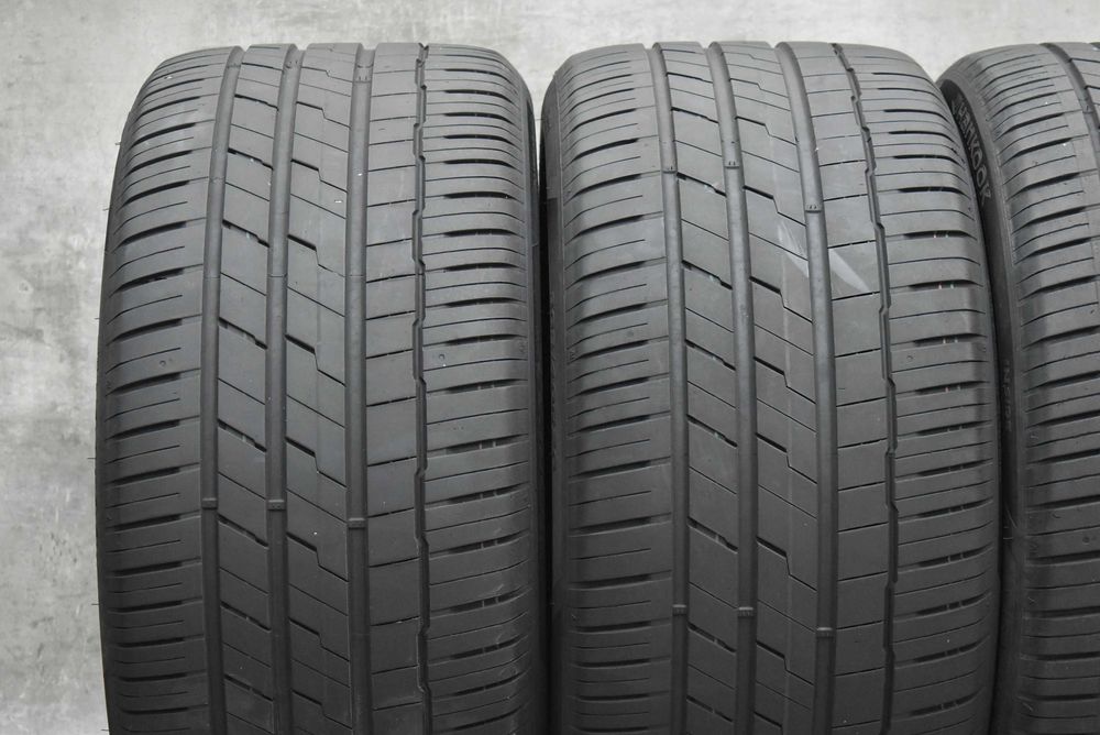 Гуми 305/40/20 Hankook 2 броя.