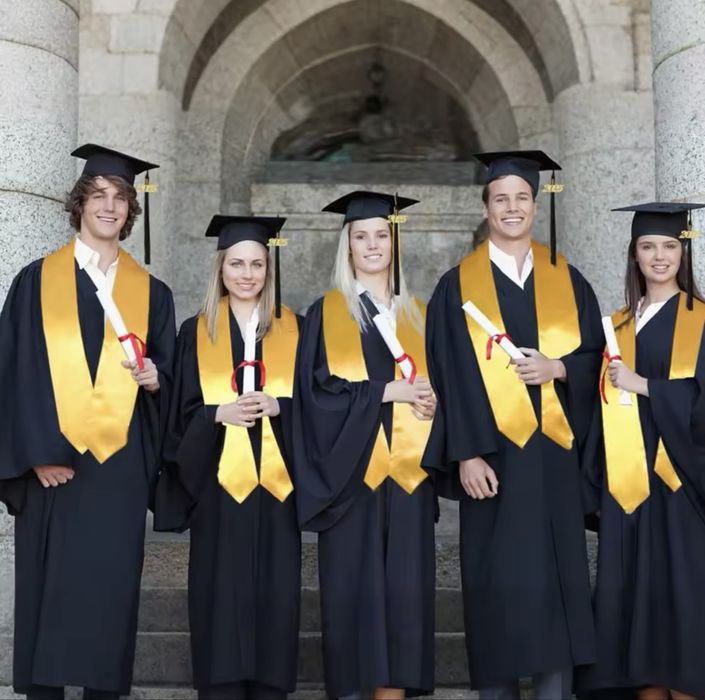 Inchiriez robe absolvire sau pachete complete