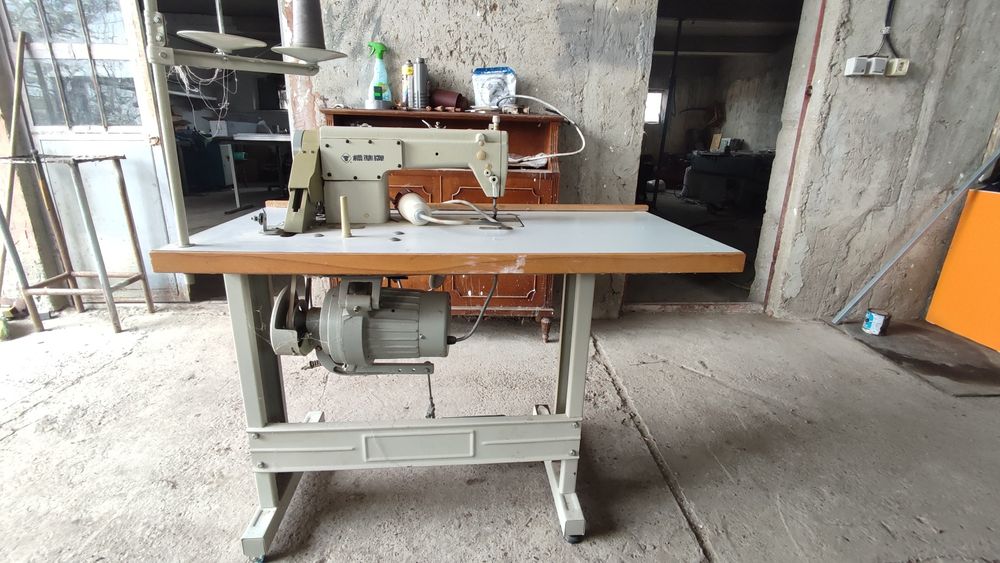 Mașina de cusut Typical