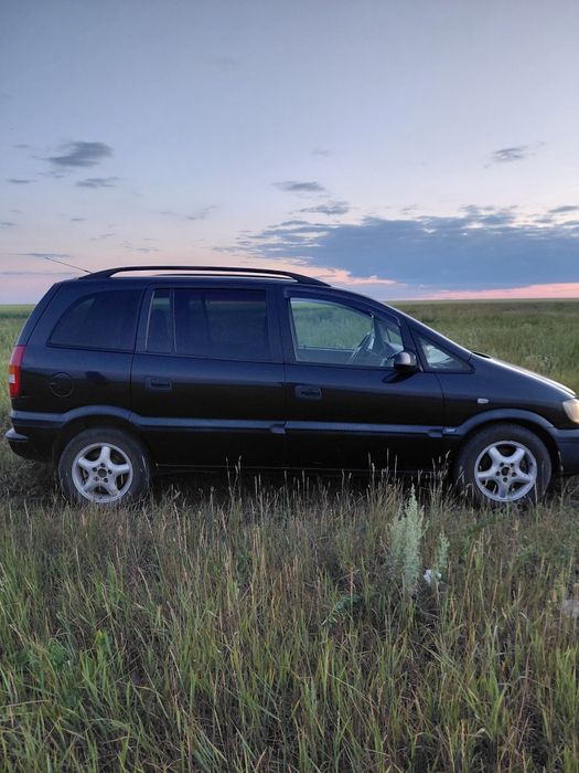 Опель Зафира 2002 год