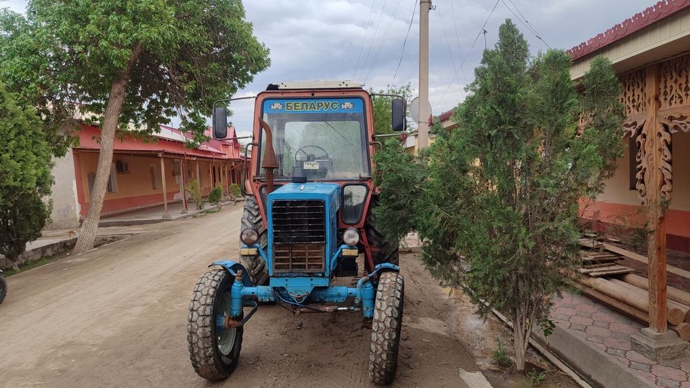 MTZ 80 sotiladi press podborchik bilan