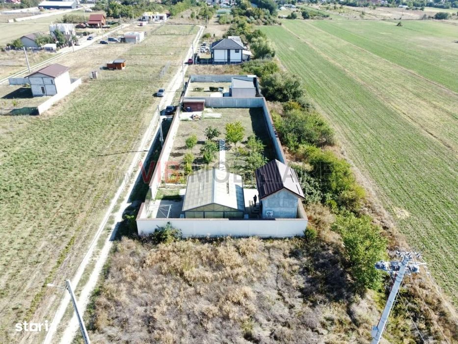 Teren Racari - 906 mp