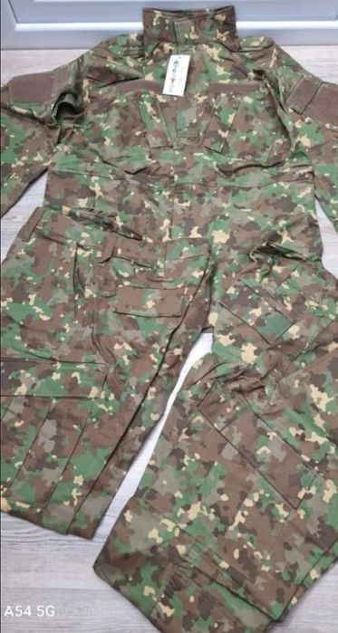 Vând ținută militara