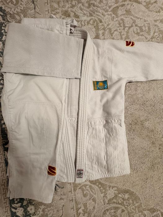 Продам кимано срочно!!