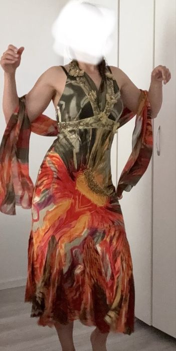 Rochie midi de ocazie/cocktail cu bretea după gât + șal, nuanțe calde