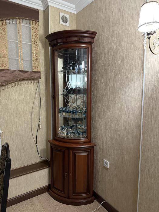 Продам угловой шкаф