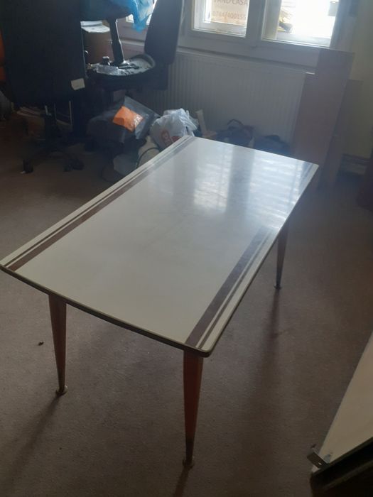 Vând Masă extensibilă și reglaj înălțime, 350 lei