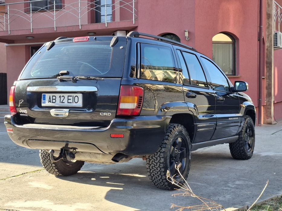 Vand Jeep Grand Cherokee autoutilitara  cu 4 locuri