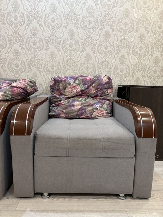 Диван для зала хорошем состояний