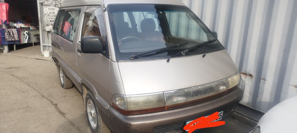 Автомобиль Тойота тоун эйс