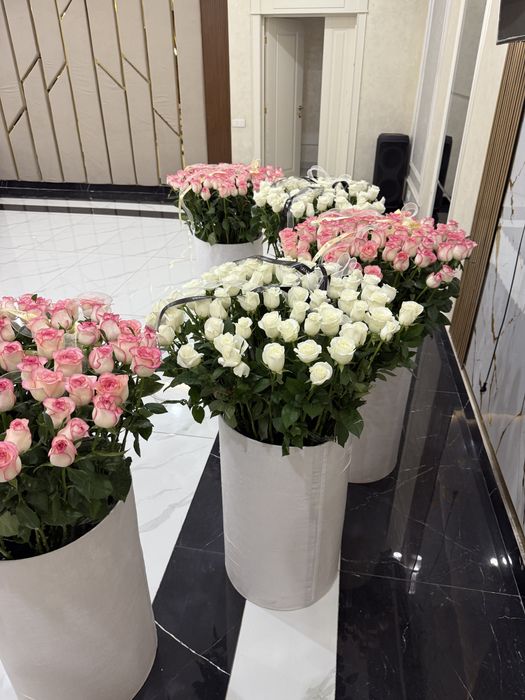 Розы в корзине.