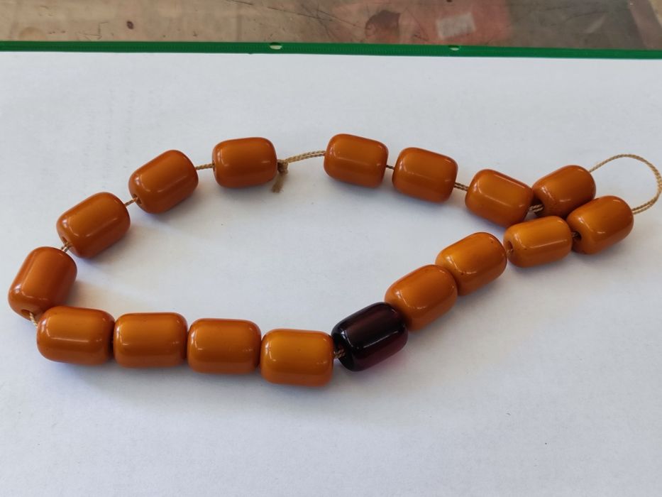 Стара броеница бакелит кехлибар