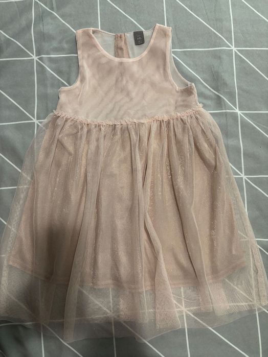 Розова тюлена рокля