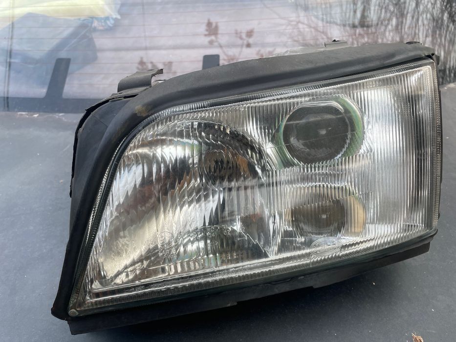 Фары новые на А6 Ауди