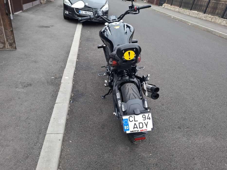 Vând motocicleta Benelli 502c