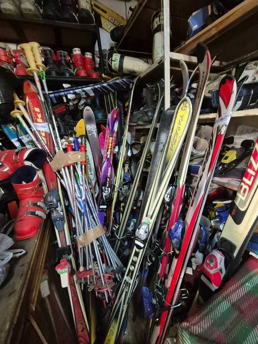 Ски оборудване на едро 25+ каски 100+ ски комплекта
