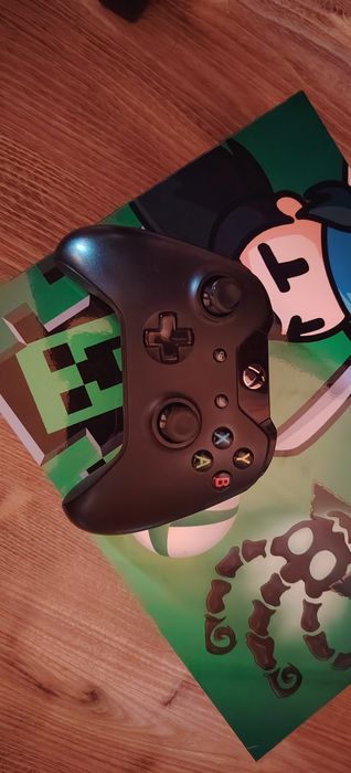 Xbox one x cu 6 jocuri